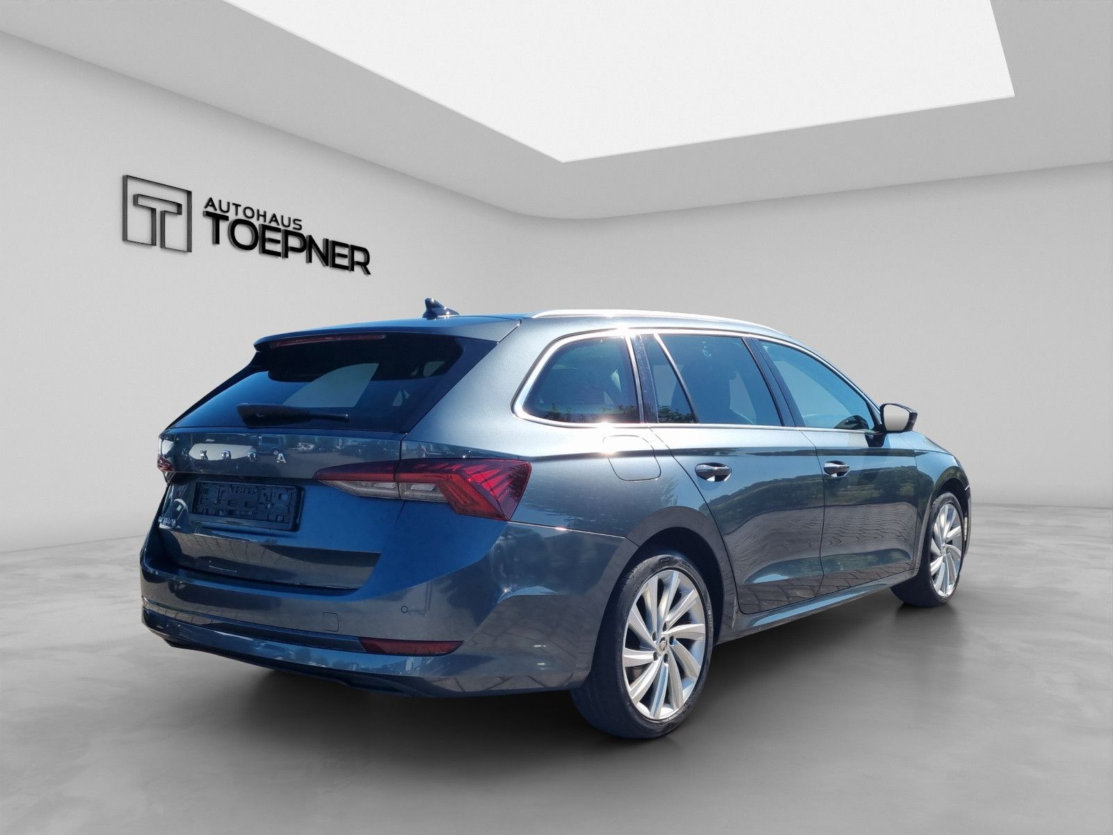 Fahrzeugabbildung SKODA Octavia Combi Style 2,0 TDI DSG Navi Pano AHK