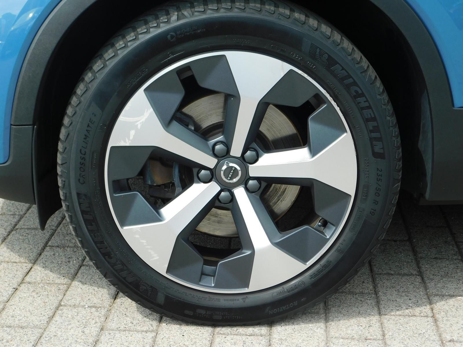 Fahrzeugabbildung Volvo XC40 B3 Core "ACC, 19-Zoll"