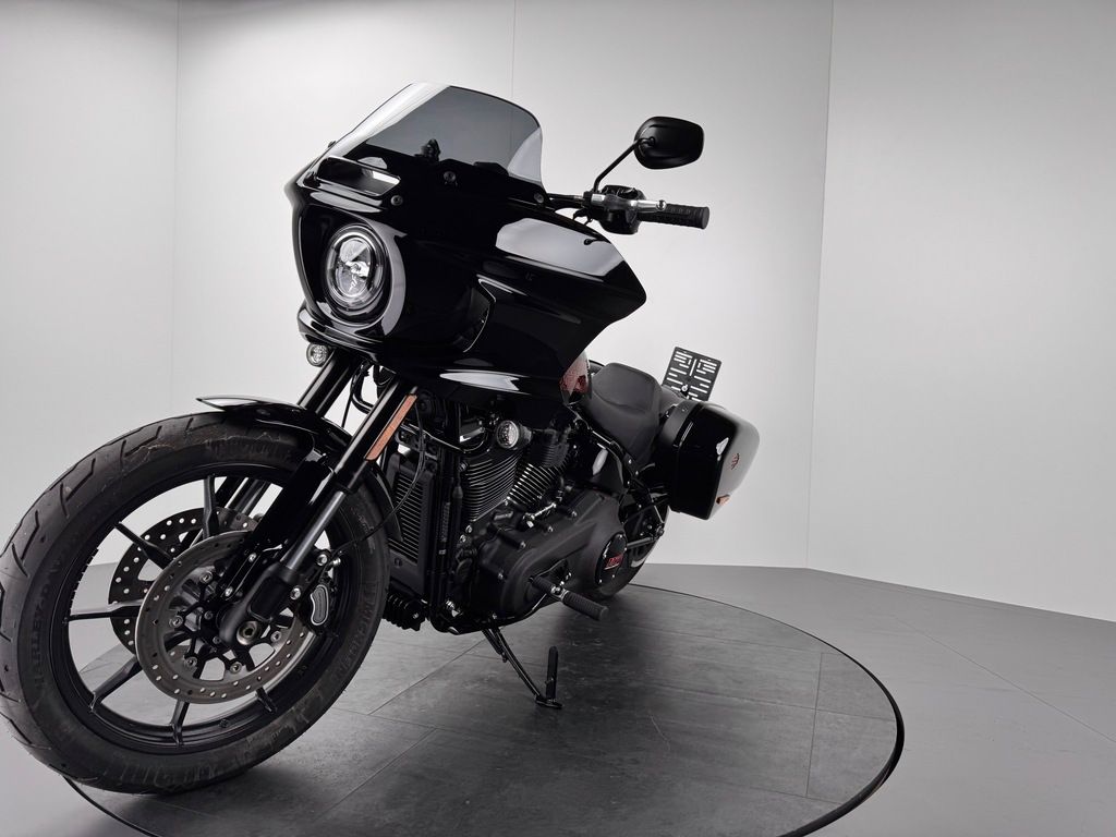 Fahrzeugabbildung Harley-Davidson LOW RIDER ST FXLRST