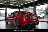 Alfa Romeo Giulia Quadrifoglio 2.9 V6 Bi-Turbo AT8 - Alfa Romeo Giulia quadrifoglio mit Benzin-Antrieb