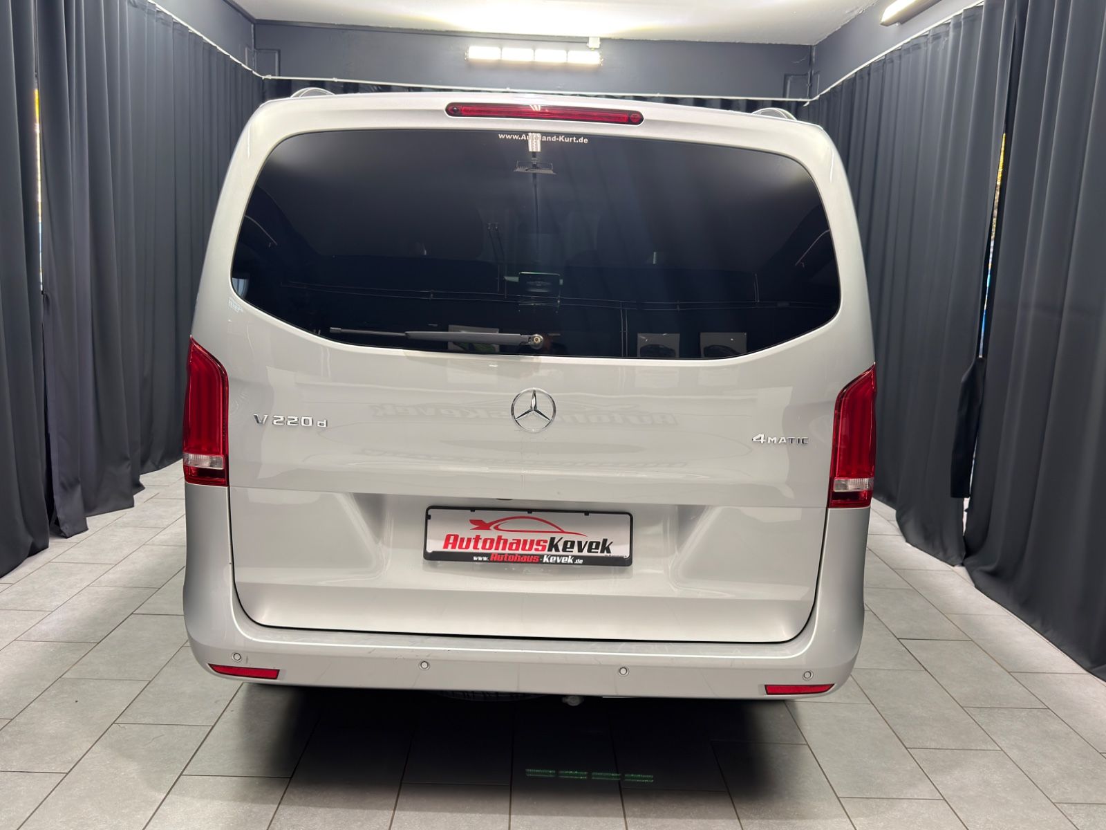 Fahrzeugabbildung Mercedes-Benz V 220 d EDITION 4MATIC lang |ACC|RF-KAMERA|NAVI|