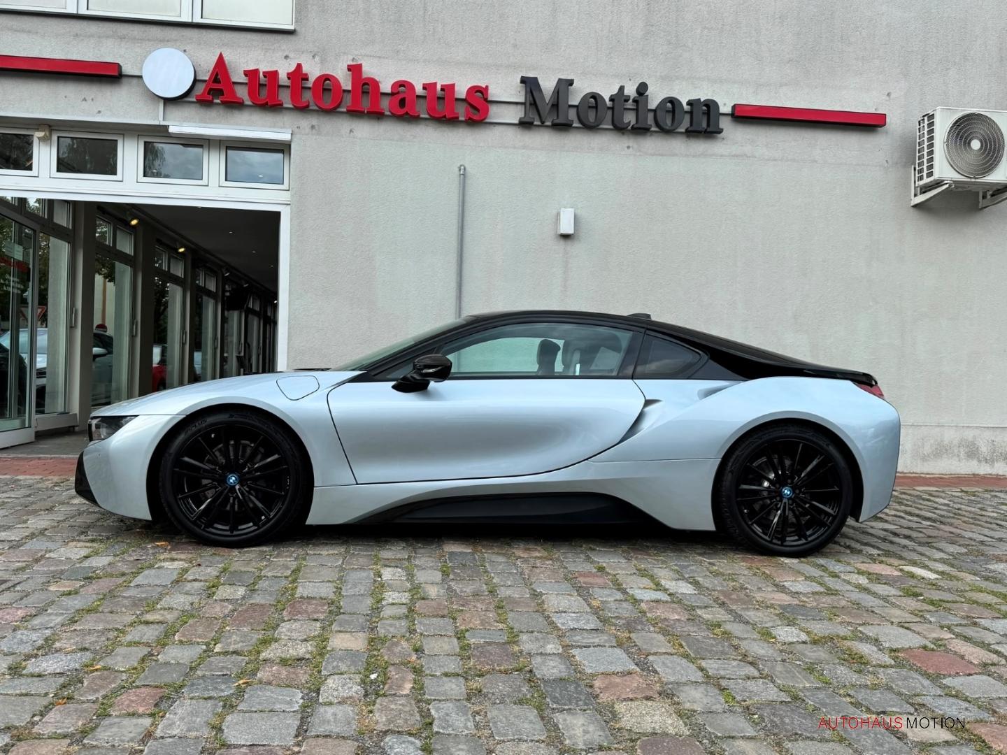 BMW i8 Coupe LED HUD SHZ LEDER KOLLISIONWARNER