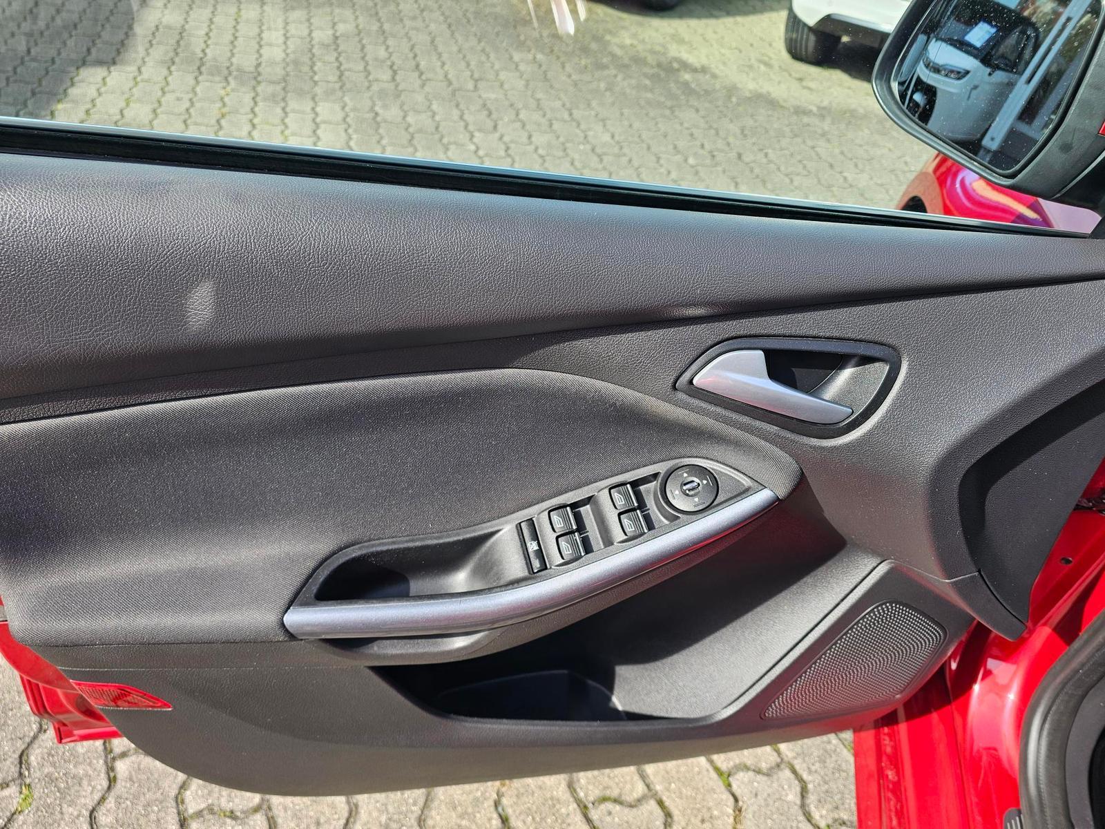 Ford Focus 2013 — photo 12