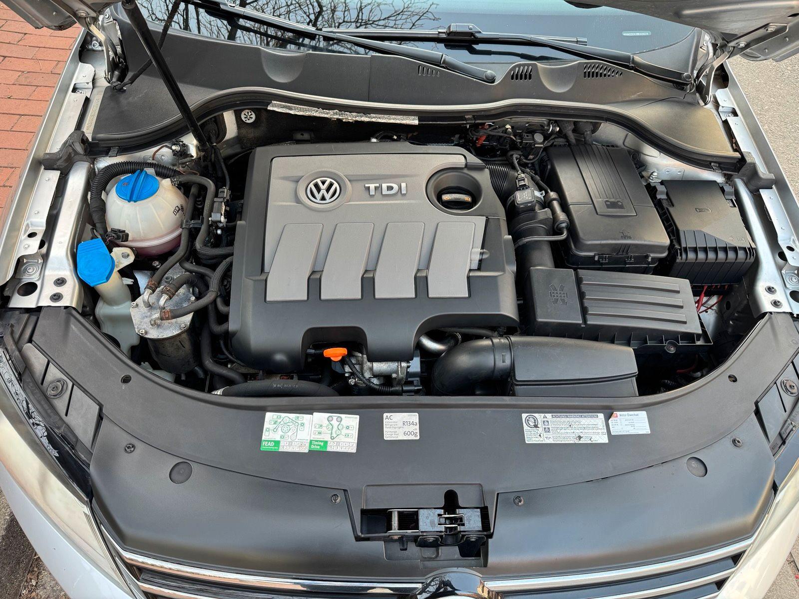 Volkswagen Passat 2011 — photo 8