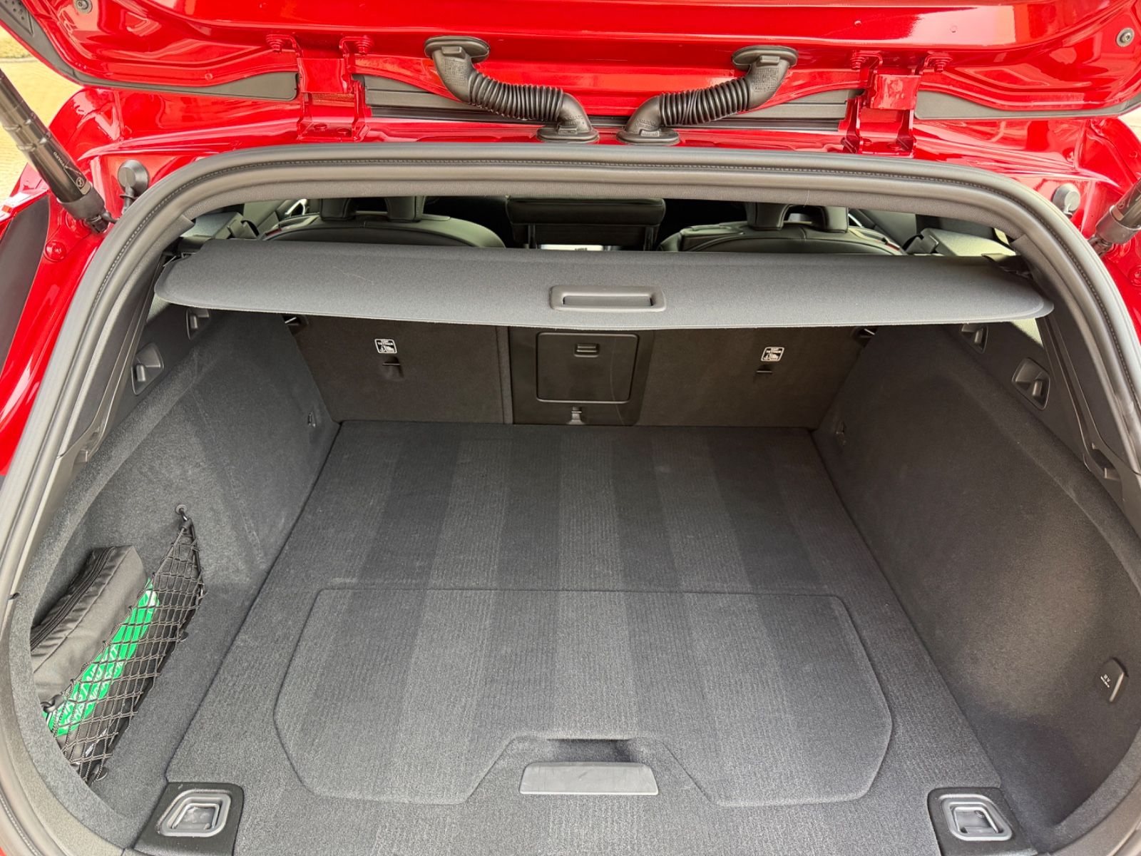 Volvo V60 B4 FWD Plus Dark #volvo #madebymerten foto 20
