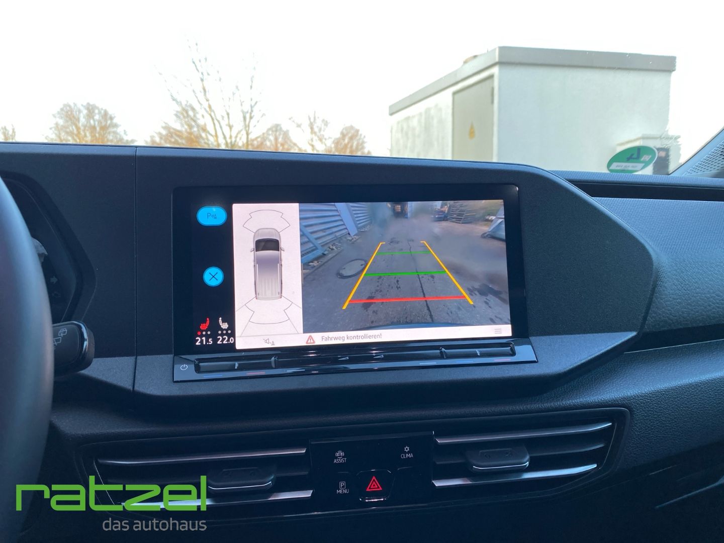 Fahrzeugabbildung Volkswagen Caddy Maxi 2.0 TDI Life 7-Sitzer Panorama Navi d