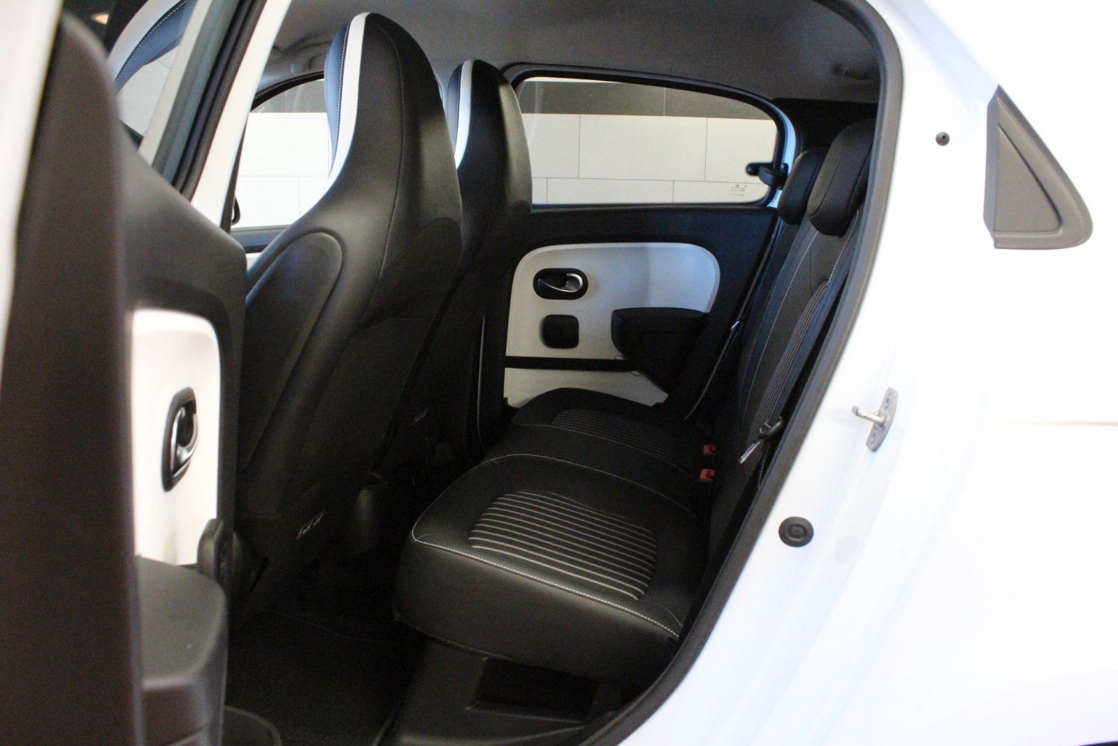 Fahrzeugabbildung Renault Twingo E-Tech 100% elektrisch*Plus Winterräder