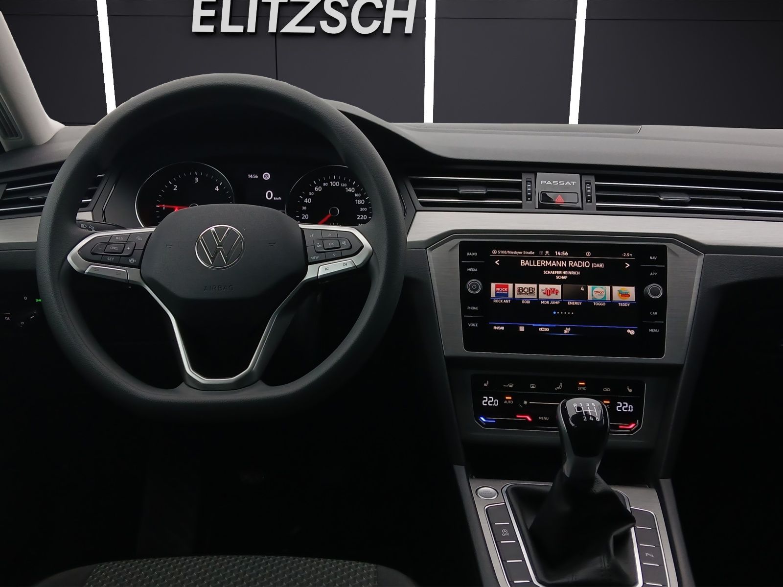 Fahrzeugabbildung Volkswagen Passat Variant TDI Conceptline LED Navi AHK SHZ