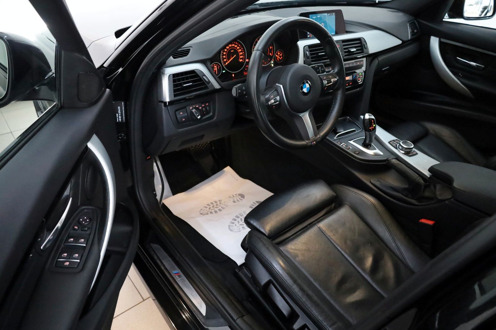 Fahrzeugabbildung BMW 320d Touring M Sport Leder,Navi,LED,SH,PDC,SR+WR