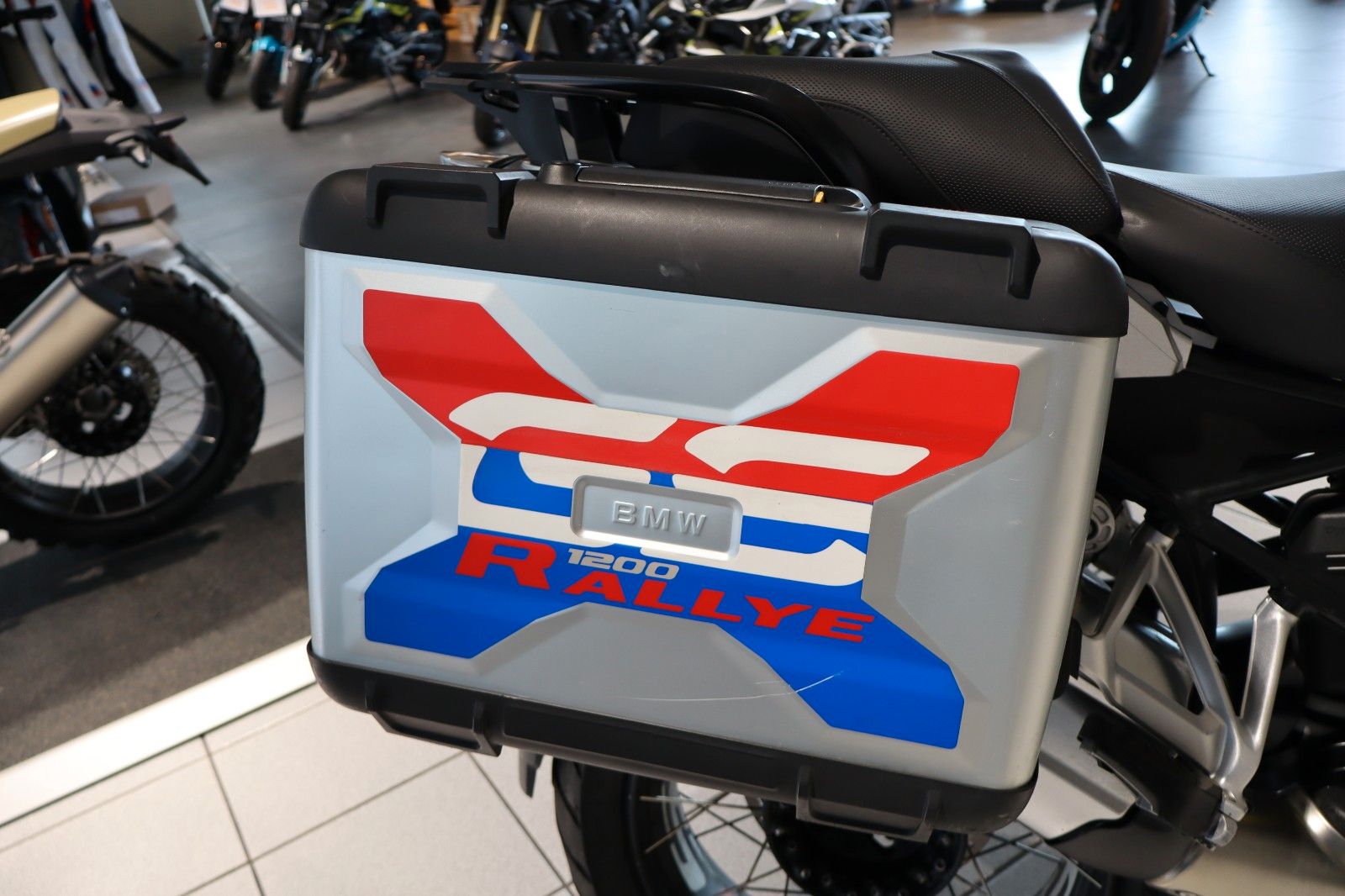 Fahrzeugabbildung BMW R1250GS Style Rallye mit Variokoffer
