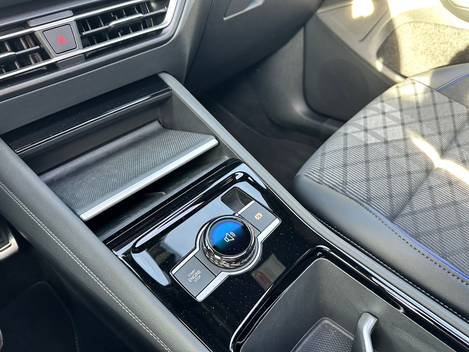 Fahrzeugabbildung Volkswagen Tiguan 1.5 eTSI R-Line*Panorama-Dach*AHK*SHZ*LHZ