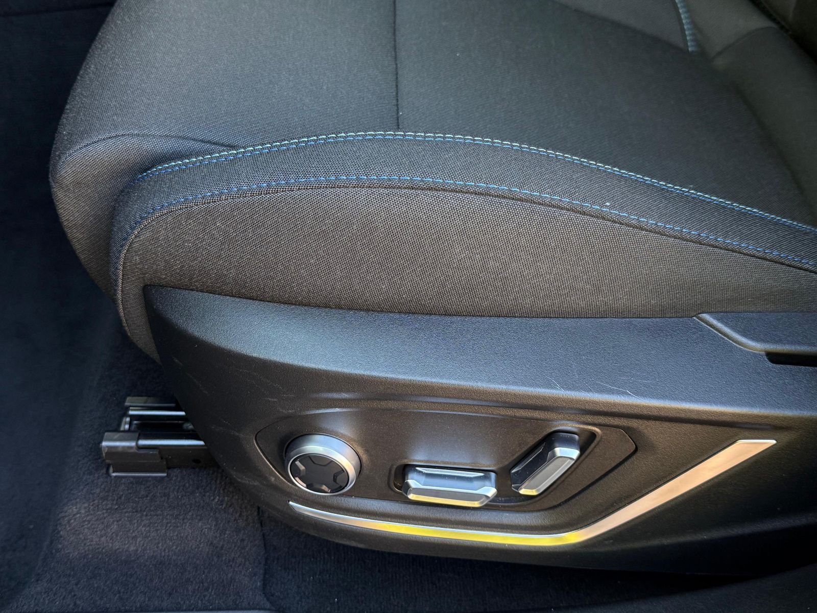 Fahrzeugabbildung Lynk&Co 01 1.5 T Aut PHEV PANO+LED+NAVI+ACC+MEMO+SHZ+360