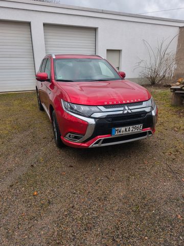 MITSUBISHI Plug-in Hybrid Outlander