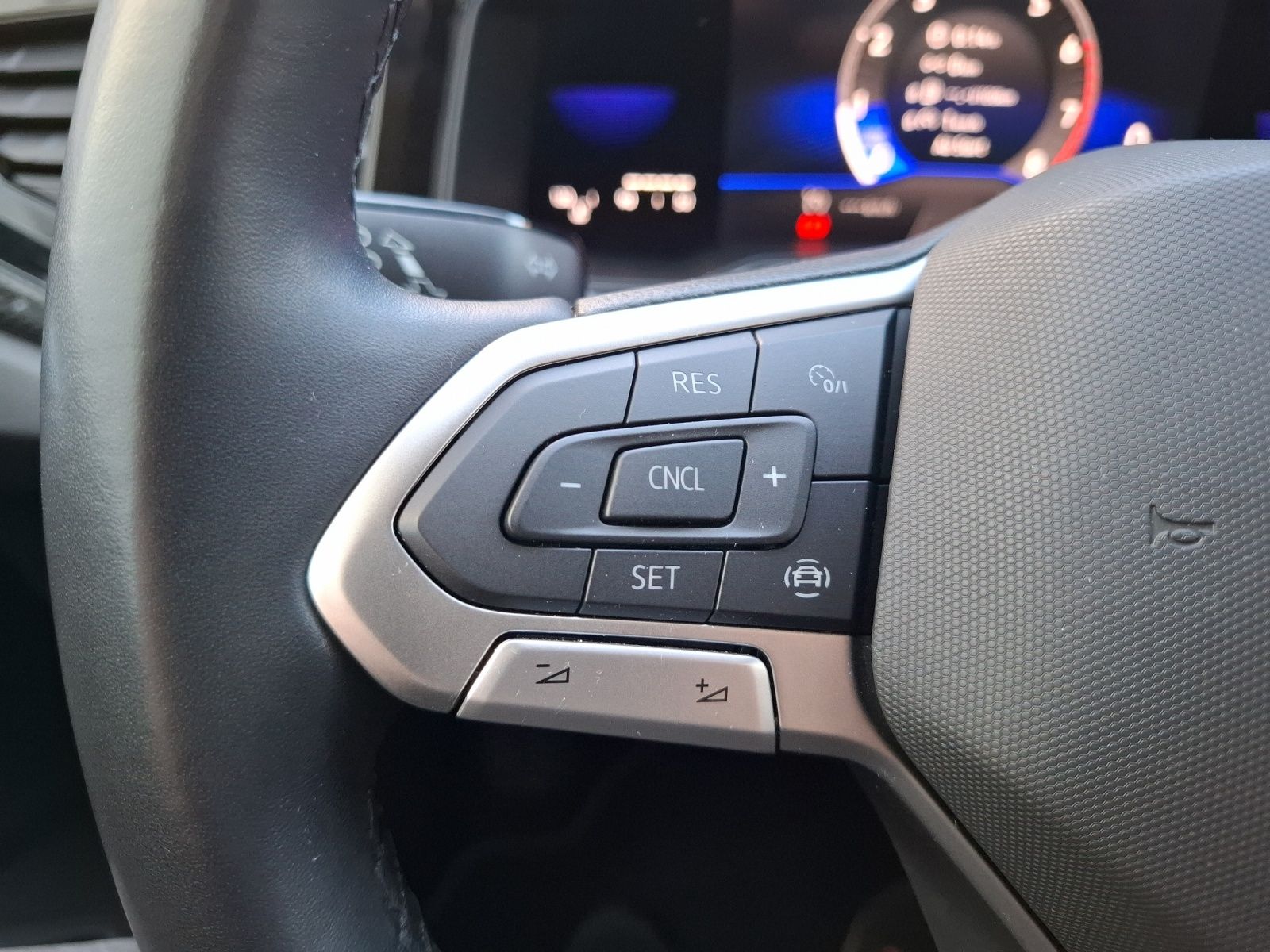 Fahrzeugabbildung Volkswagen Polo 1.0 Life LED AID APP GRA PDC SHZ