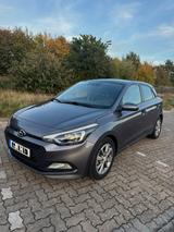 Hyundai i20 1.2 62kW YES! Plus *NAVI*PANO*KAMERA*1.HAND* - Hyundai i20 YES!-Plus