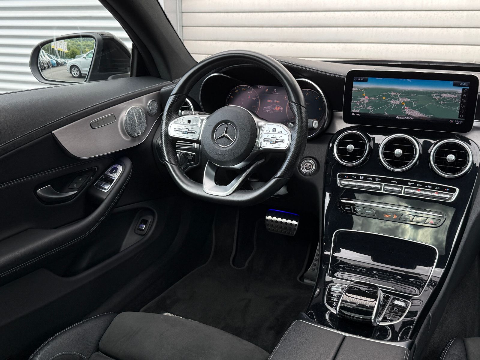 Fahrzeugabbildung Mercedes-Benz C 220d Coupe AMG Burmester Pano Night-Paket 360°