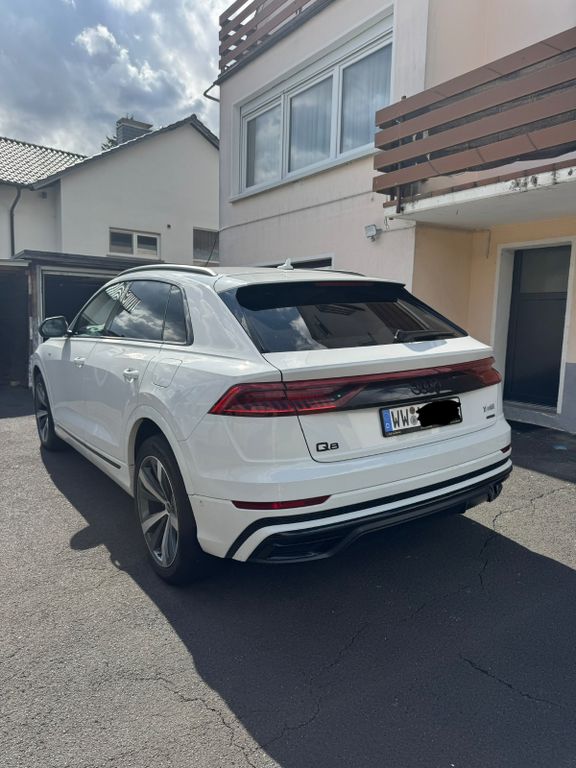 Image of Audi Q8