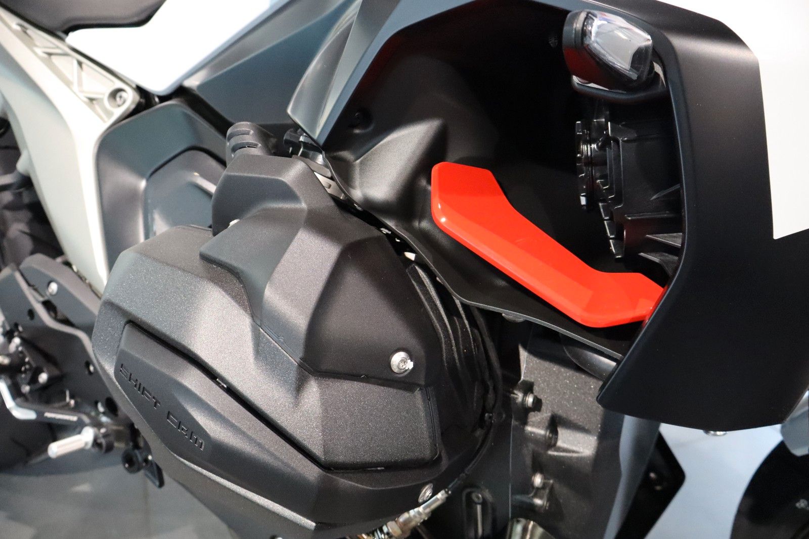 Fahrzeugabbildung BMW R1300R Style Performance
