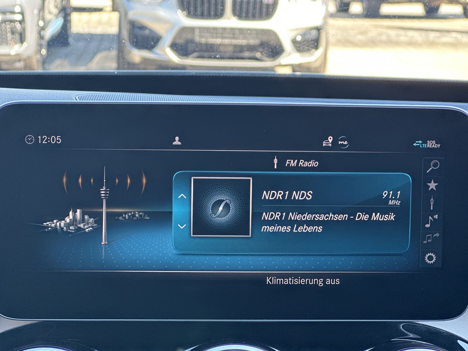 Fahrzeugabbildung Mercedes-Benz C 300e T Avantgarde NAV+LED+AHK+BURMESTER+PP+1HD
