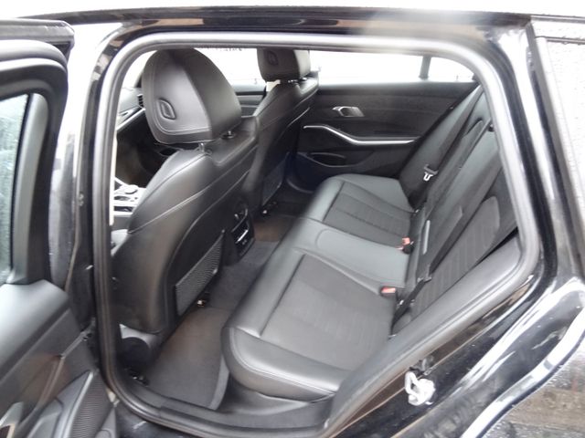 Fahrzeugabbildung BMW 318d/Curved-Display/1.Hd/150PS/Navi/PDC/