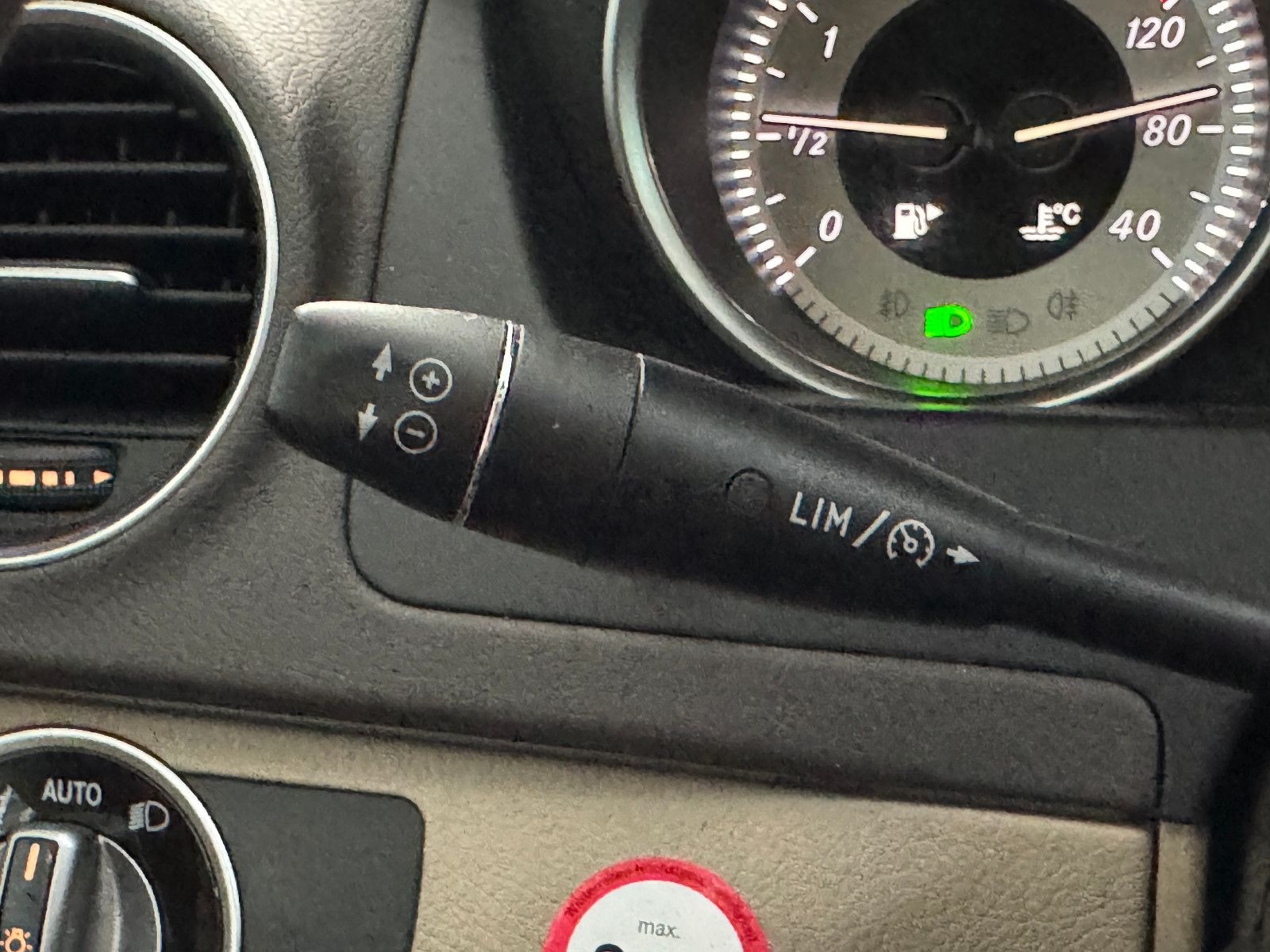 Fahrzeugabbildung Mercedes-Benz C 250 CGI BE 7GT ELEGANCE COMAND ILS KAMERA 1.VB