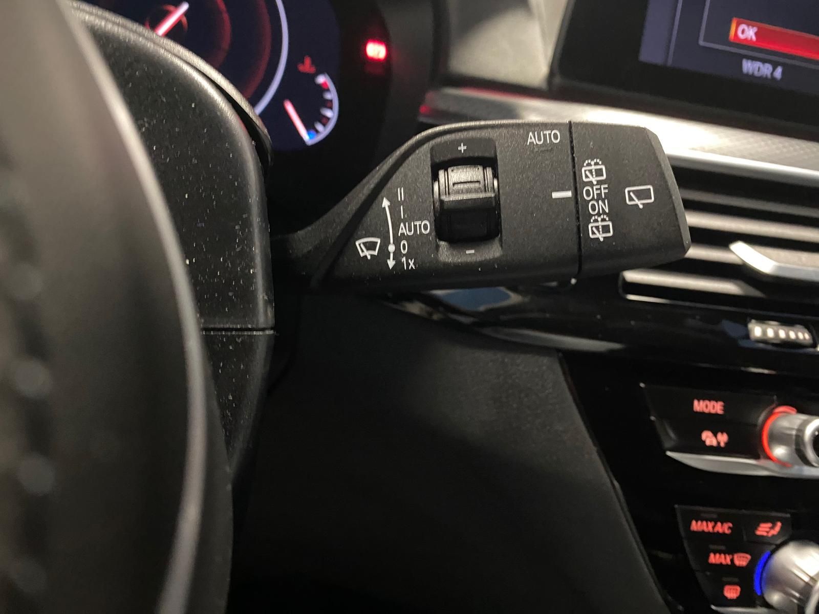 Fahrzeugabbildung BMW 530 3.0 24V 530 d xDrive M-Paket+Sport+LEDER+PDC