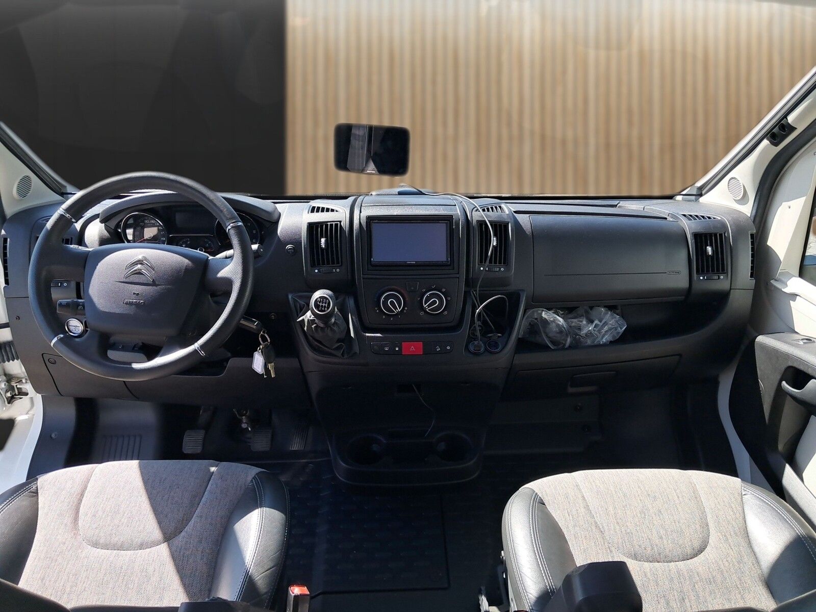 Fahrzeugabbildung Adria Coral Axess 670 DL