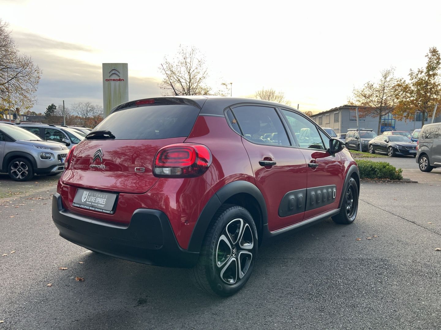 Fahrzeugabbildung Citroën C3 PT 110 S&S EAT6 Shine Pano. Navi LED CarPlay