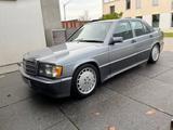 Mercedes-Benz Mercedes Benz W201 190e, 2,6 Schalter - Mercedes-Benz 190 mit Benzin-Antrieb: Limousine, mit Klimaanlage, 2.6