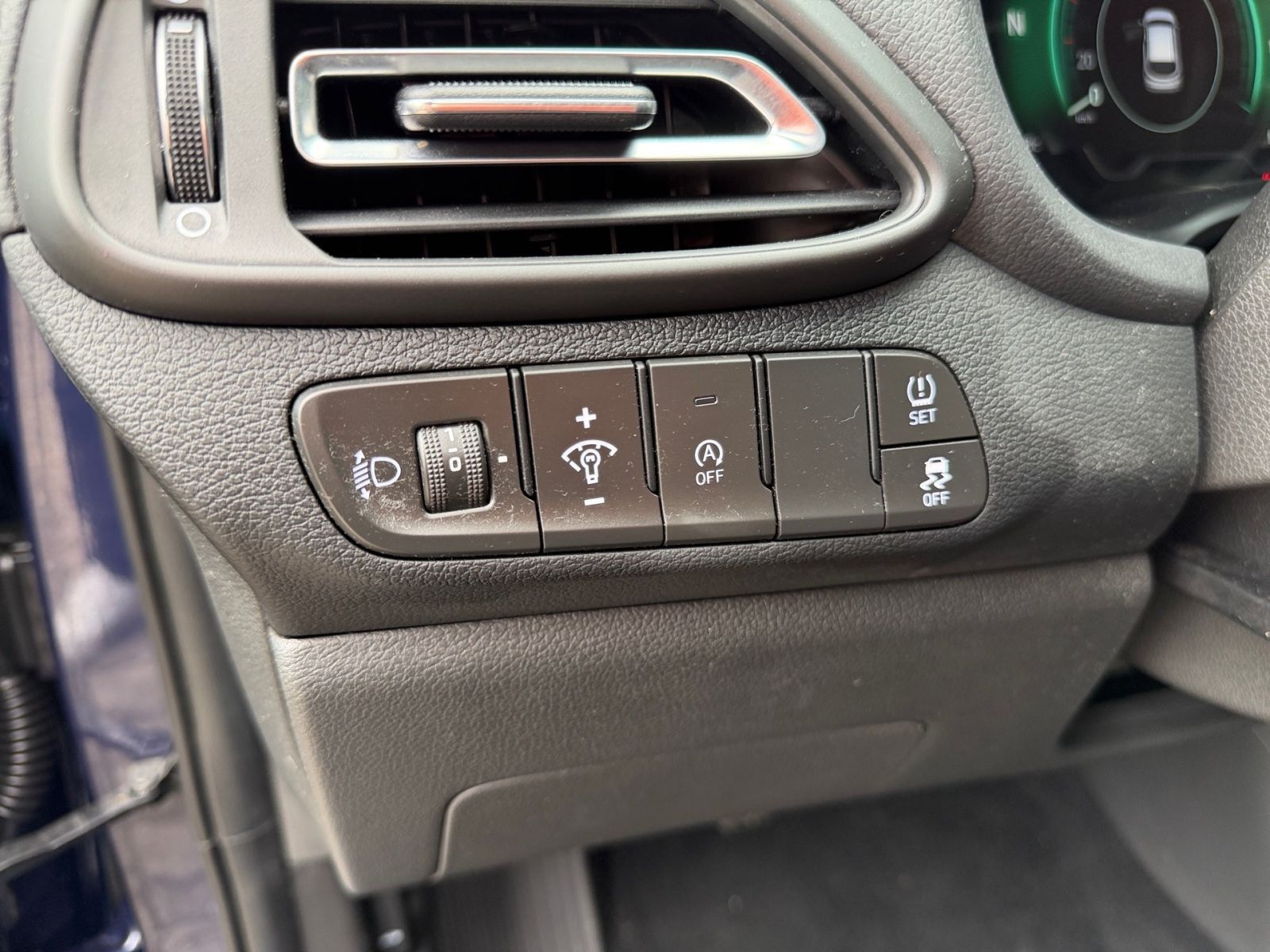 Fahrzeugabbildung Hyundai i30 1.5 T-GDI Intro Edition Navi LED Mild-Hybrid