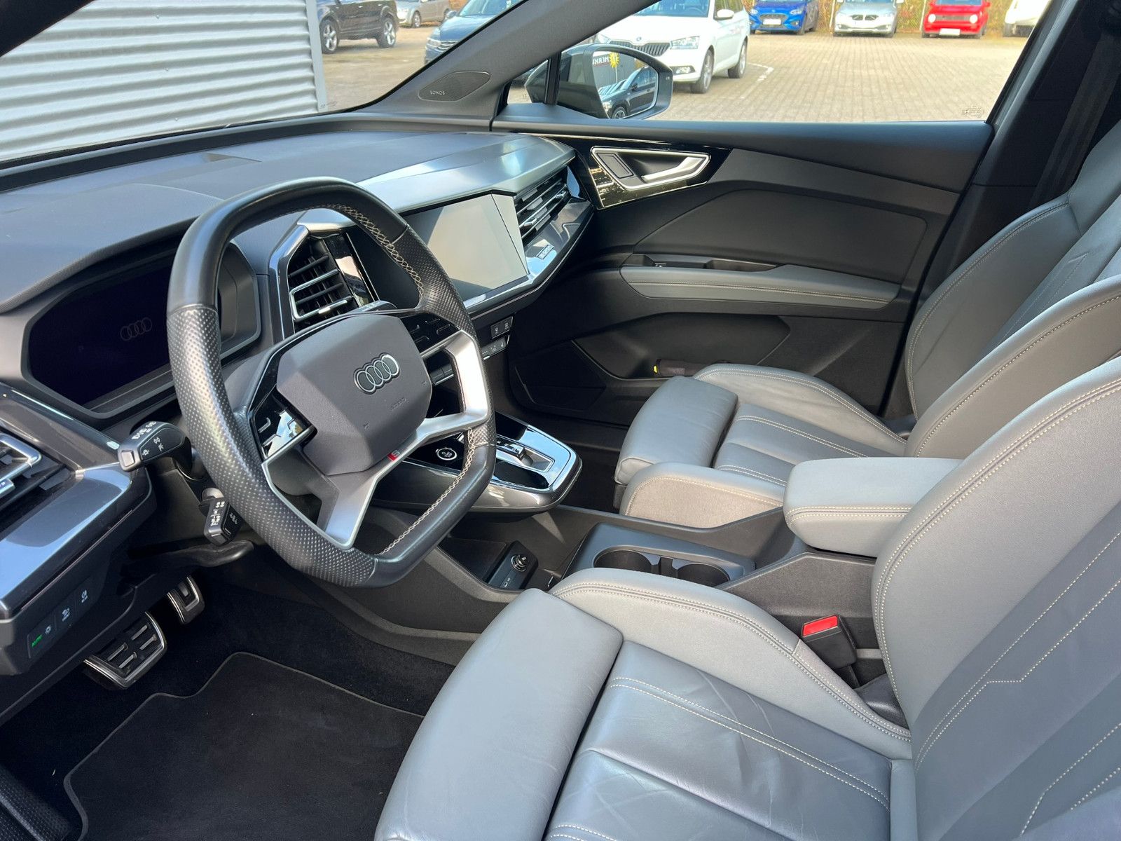 Fahrzeugabbildung Audi Q4 e-tron 50  Edition One S-Line Matrix Sonos