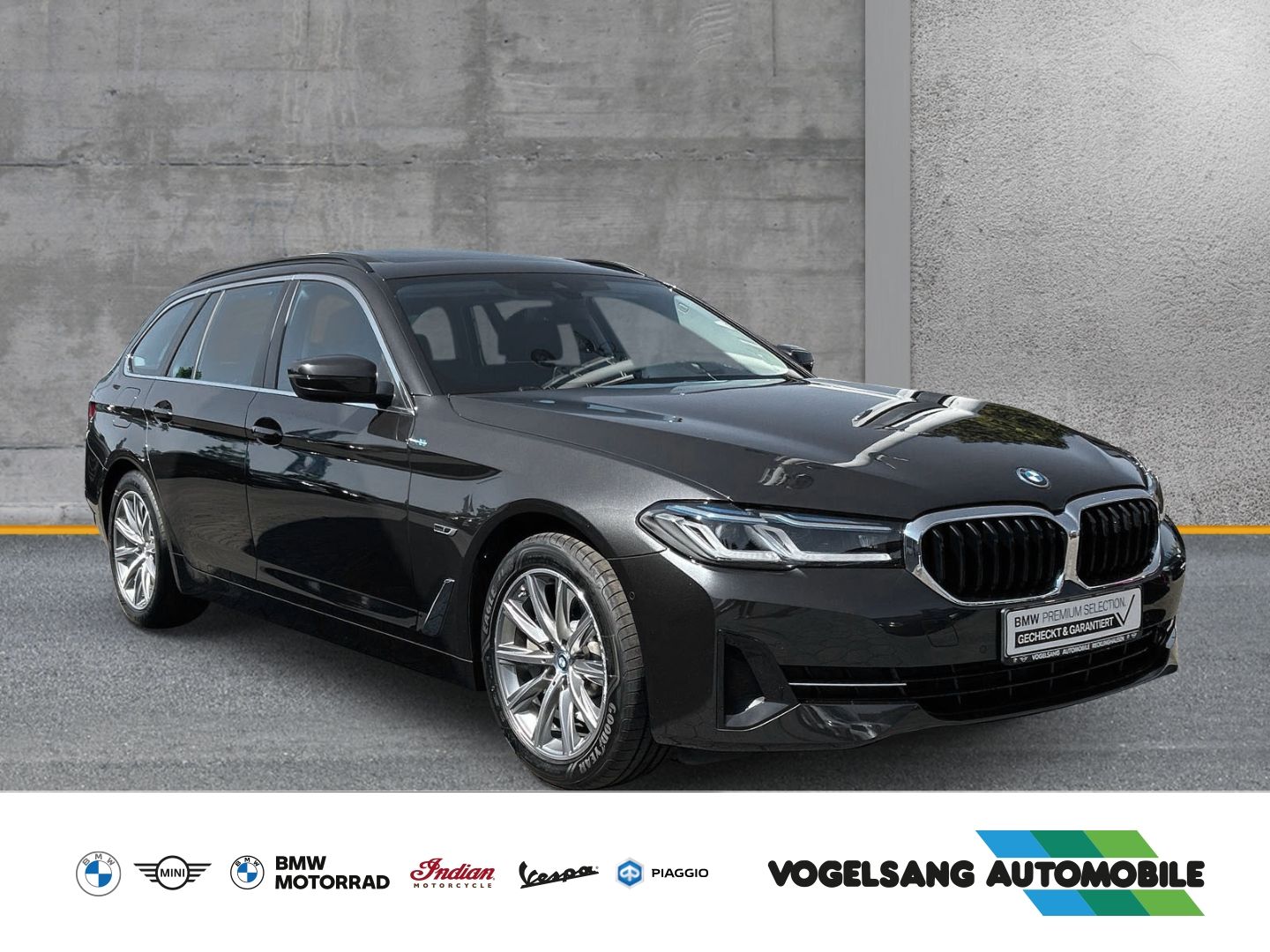 Fahrzeugabbildung BMW 530 e Touring Panorma Komfortsitze Head-Up WLAN