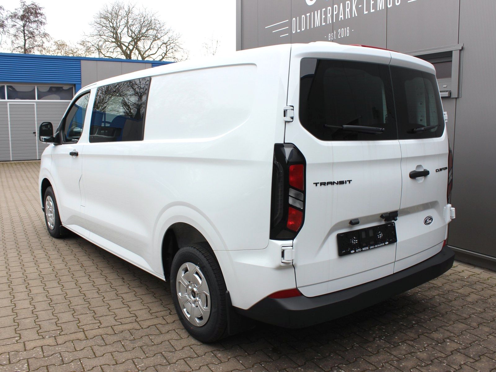 Fahrzeugabbildung Ford Transit Custom 320 L2 Trend Doppelkabine FWD
