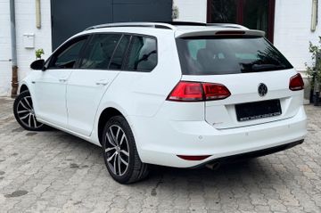 Volkswagen Golf - 6