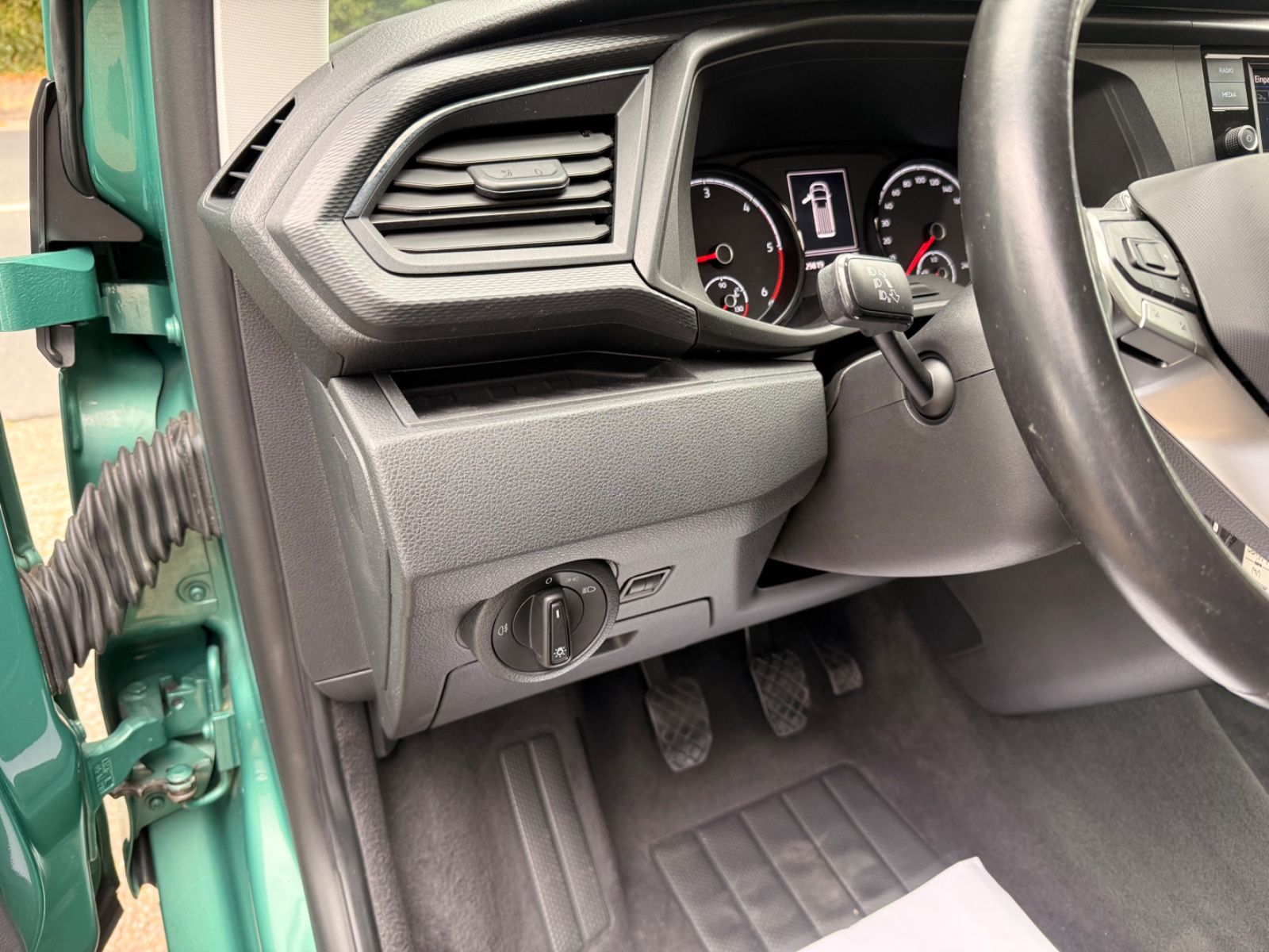 Volkswagen T6.1 Multivan 2,0 TDI FWD Family SZH Kamera AHK foto 15