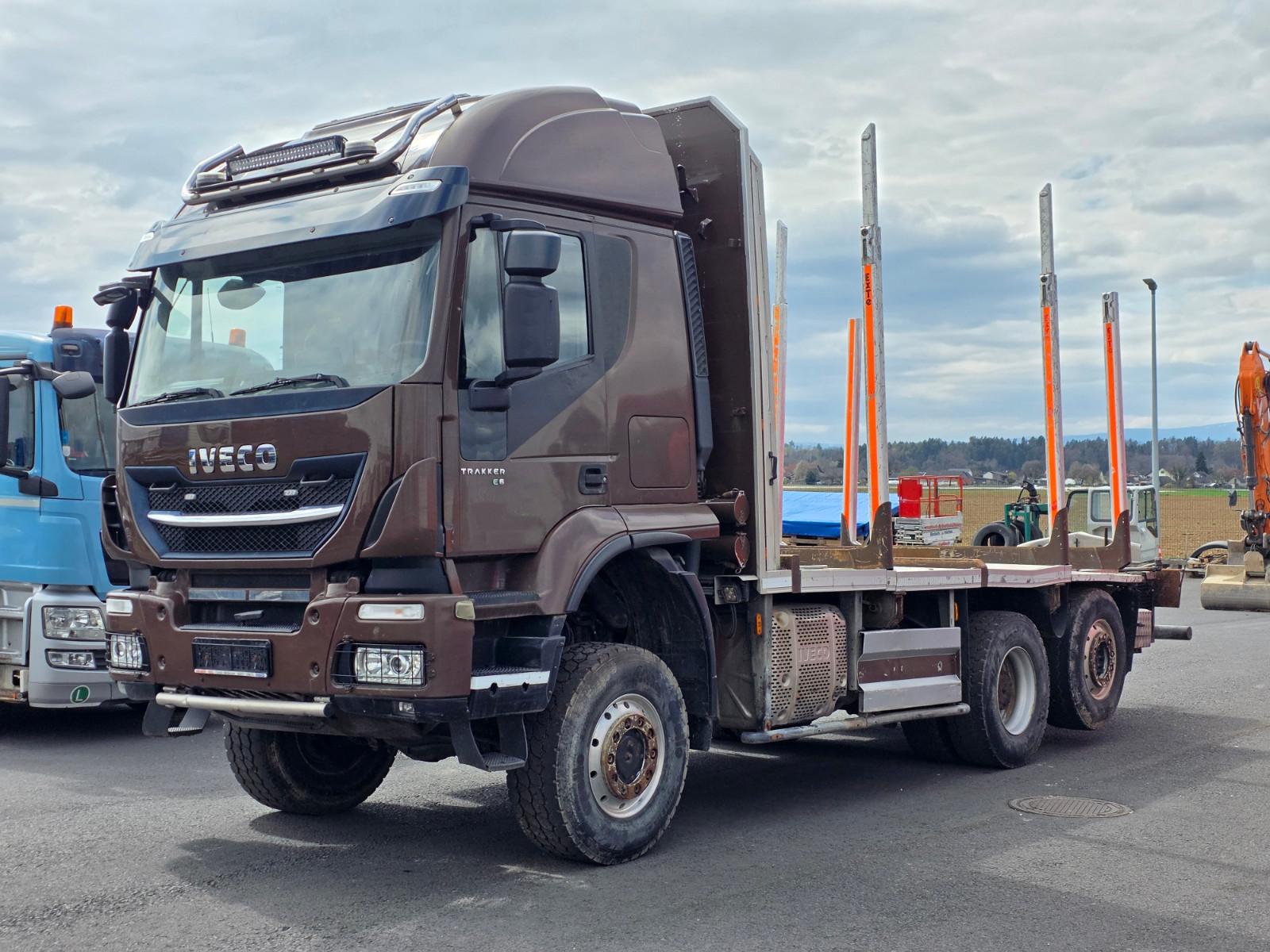 Iveco TRAKKER  AT260T 450 4x4 + lift & steering axle