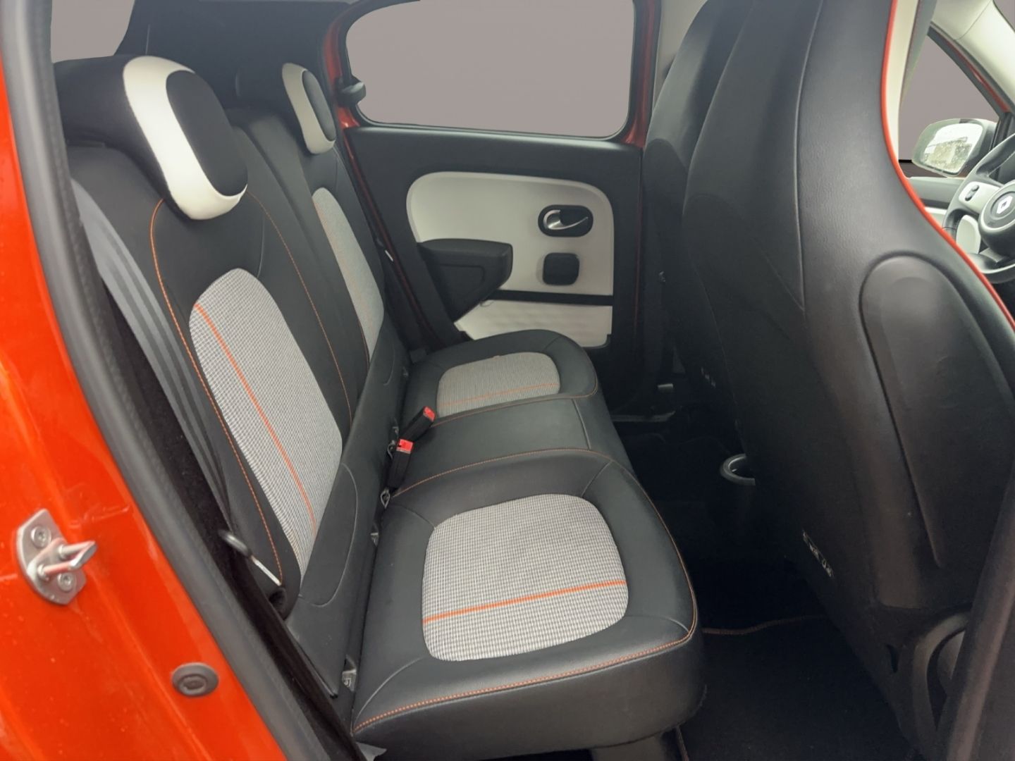 Fahrzeugabbildung Renault Twingo Vibes Electric Navi Soundsystem Apple Car