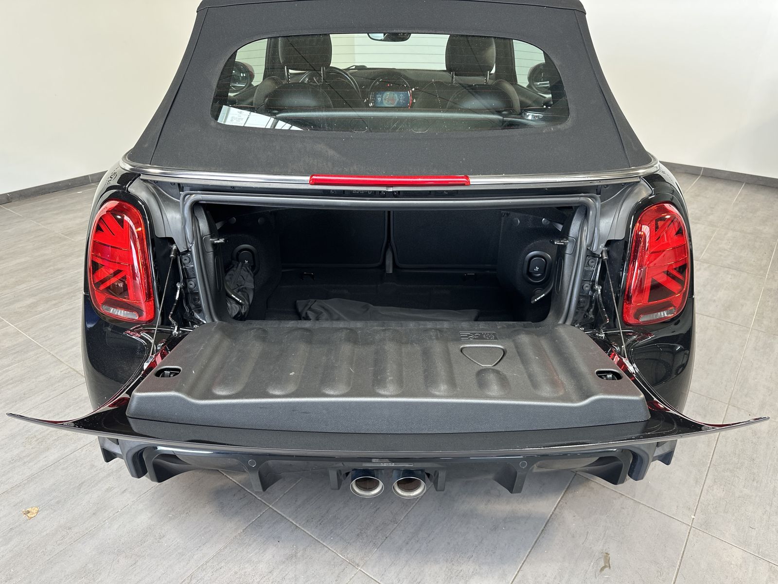 Fahrzeugabbildung MINI John Cooper Works Cabrio Sport-Aut. NAV+LED+ACC