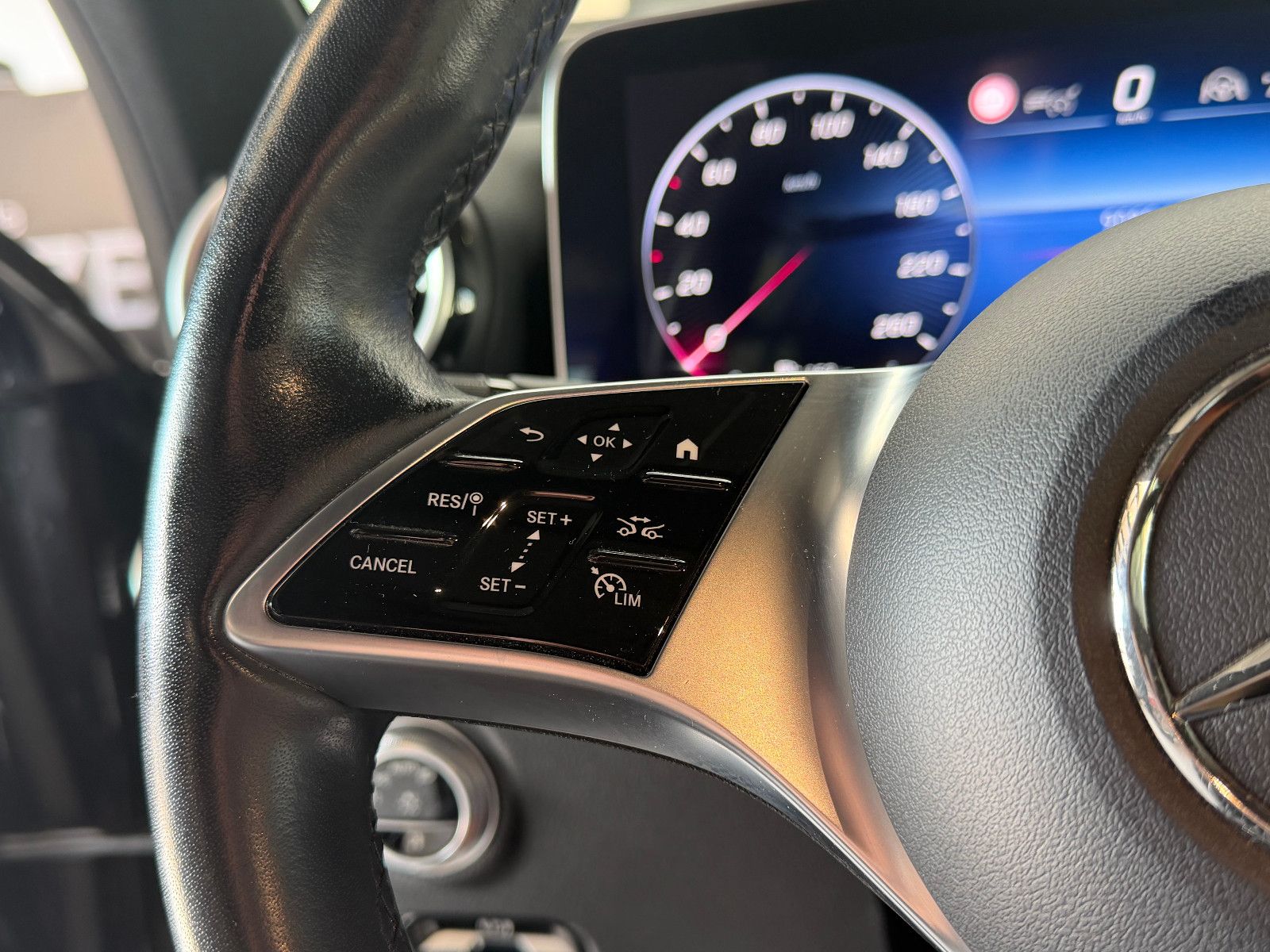 Fahrzeugabbildung Mercedes-Benz C 220d T /KEYLESS/MEMORY/KAMERA/AMBIENTE/ACC++/