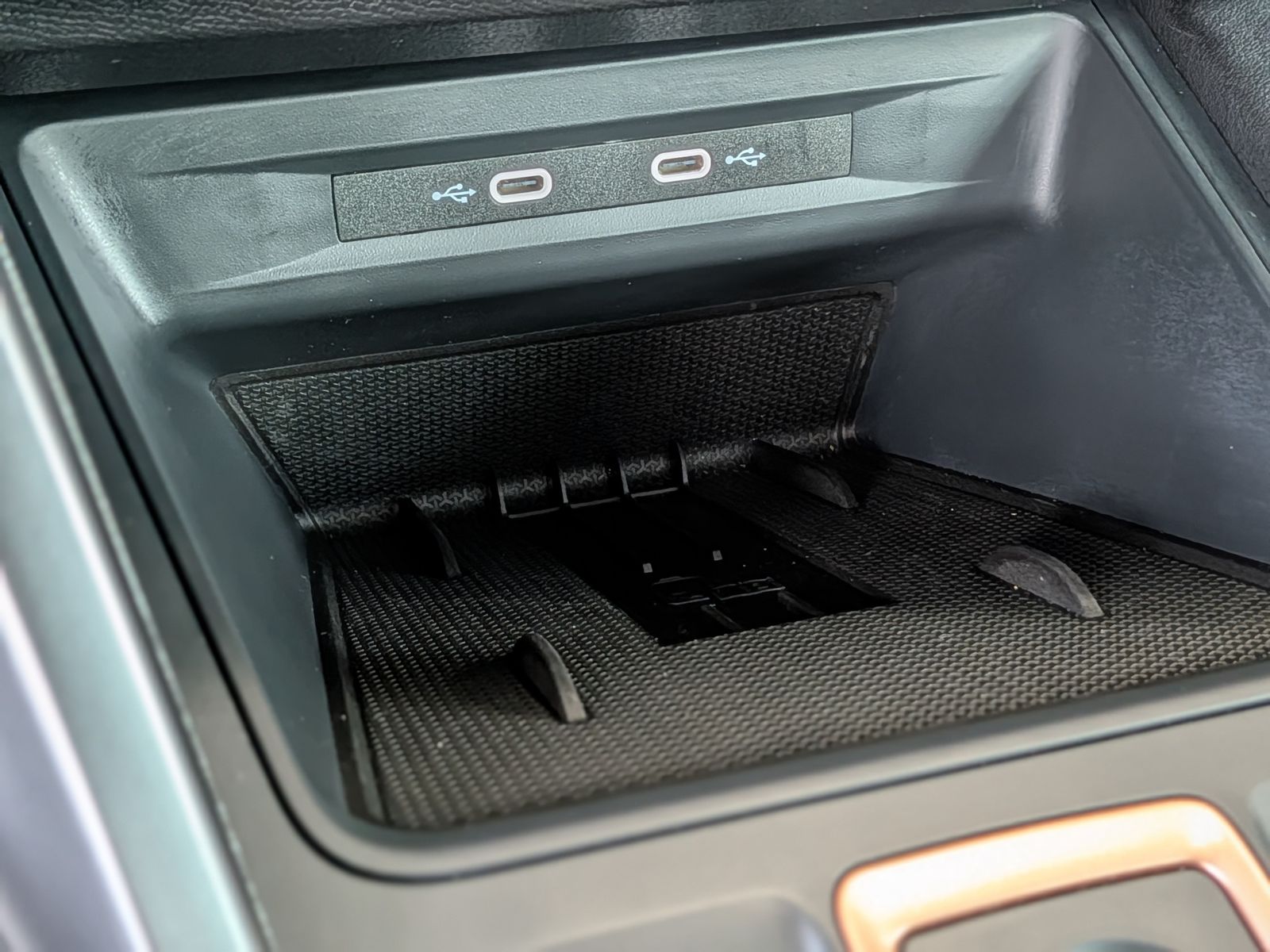 Fahrzeugabbildung CUPRA Leon 1.5 eTSI DINAMICA MATRIX ACC PANO AHK 5J-Ga