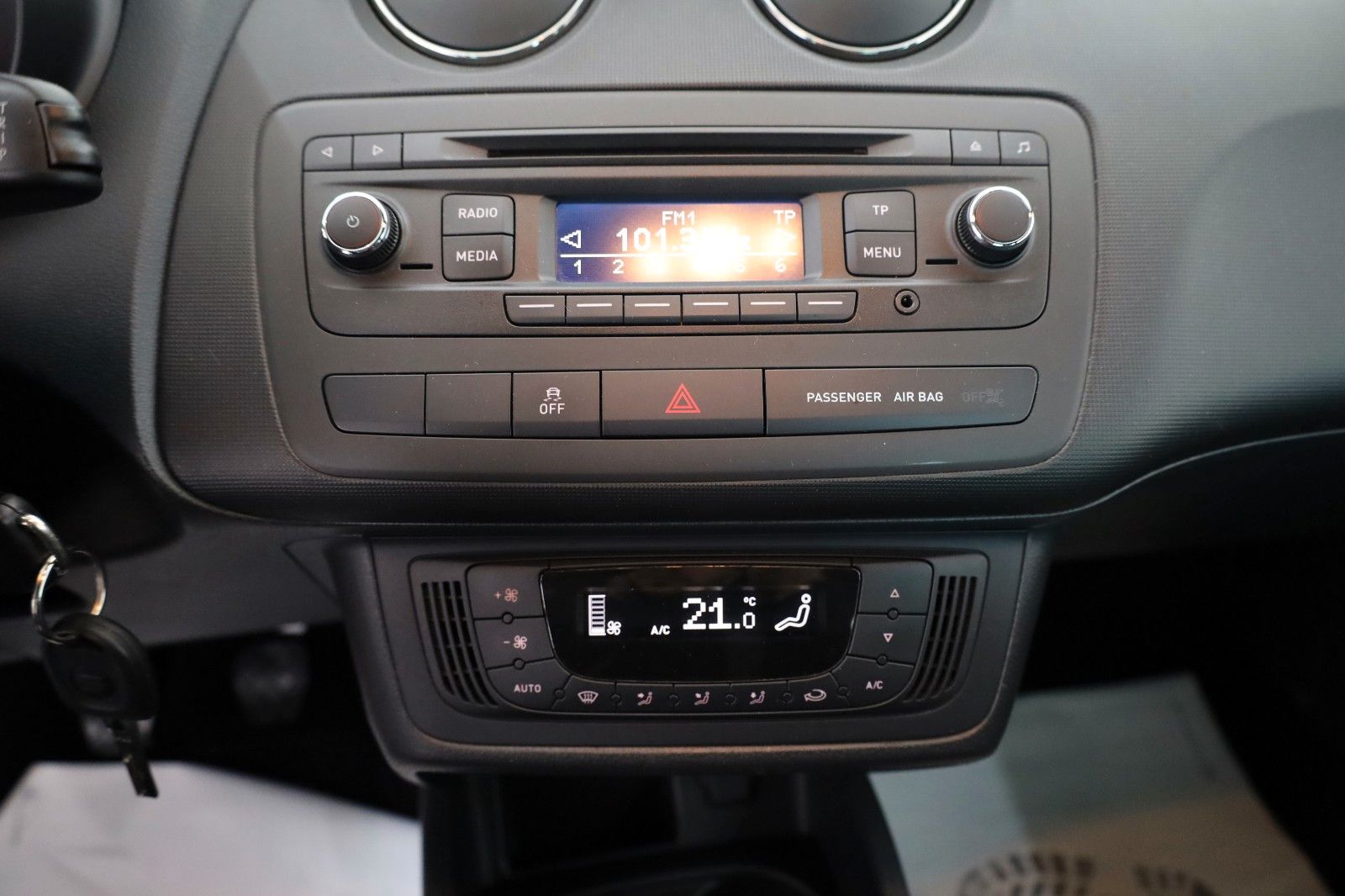 Fahrzeugabbildung SEAT Ibiza SC Style T.Leder,Navi,Xenon,SH,Kamera