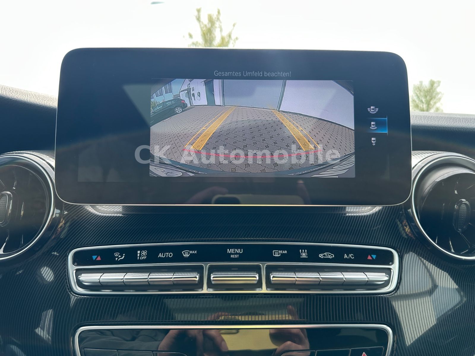 Fahrzeugabbildung Mercedes-Benz V300d EDITION 4Matic AMG-Line/7 Sitze/Pano/LED