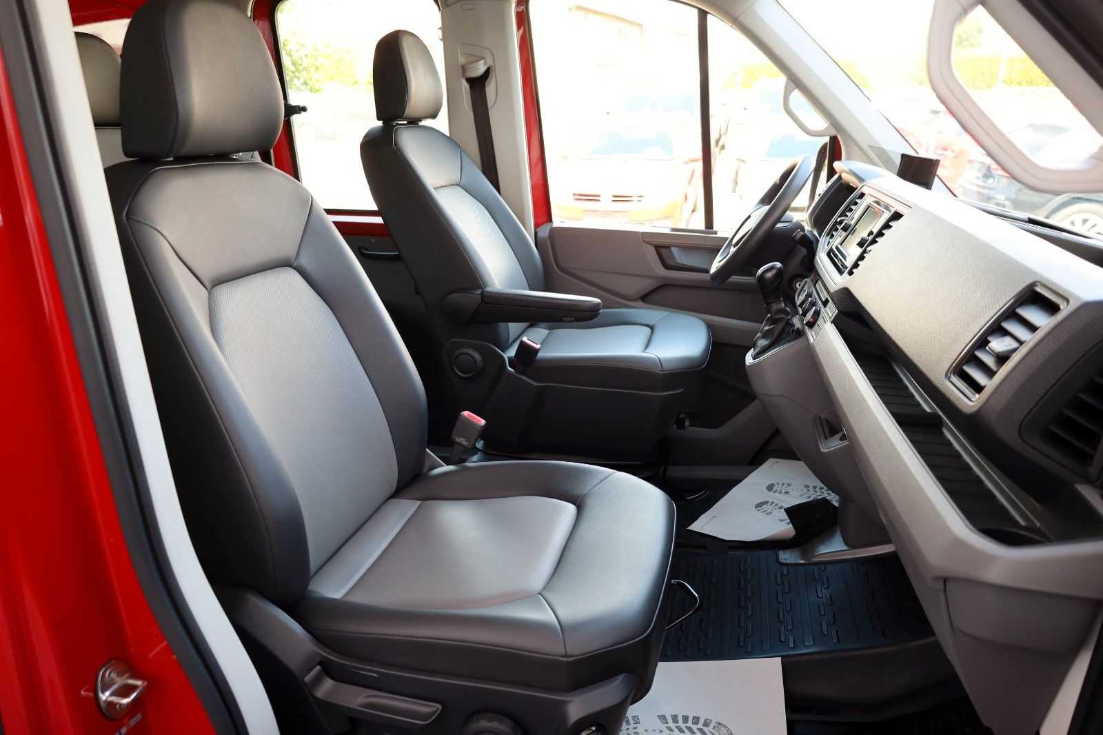 Fahrzeugabbildung Volkswagen Crafter Pritsche 35 DOKA lang 4M Massage,ACC,AHK