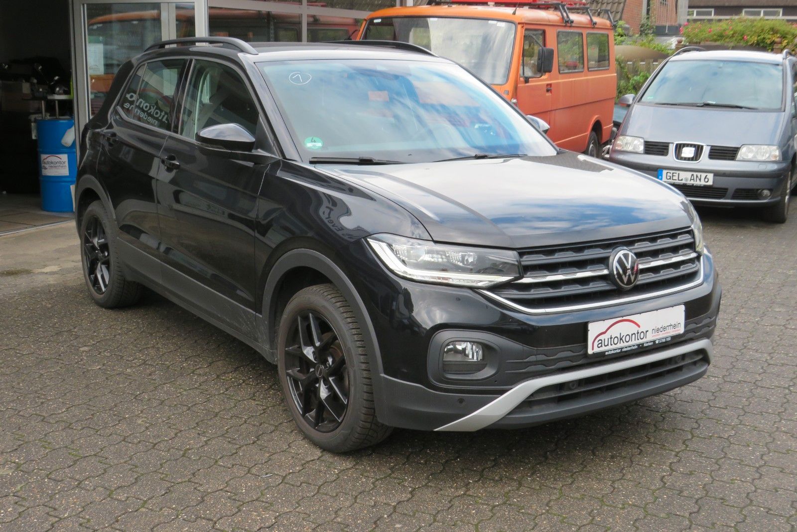 Fahrzeugabbildung Volkswagen T-Cross Life LED SPORT-PAKET SITZH. NAVI APP