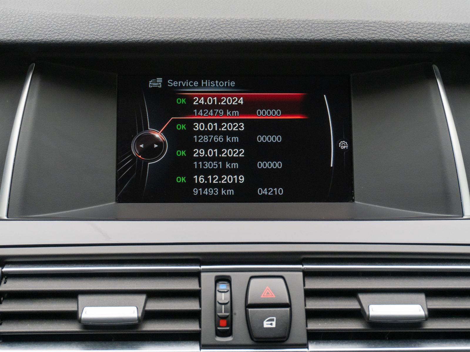 Fahrzeugabbildung BMW 520d  Aut Kamera NaviBusiness HiFi BiXenon Leder