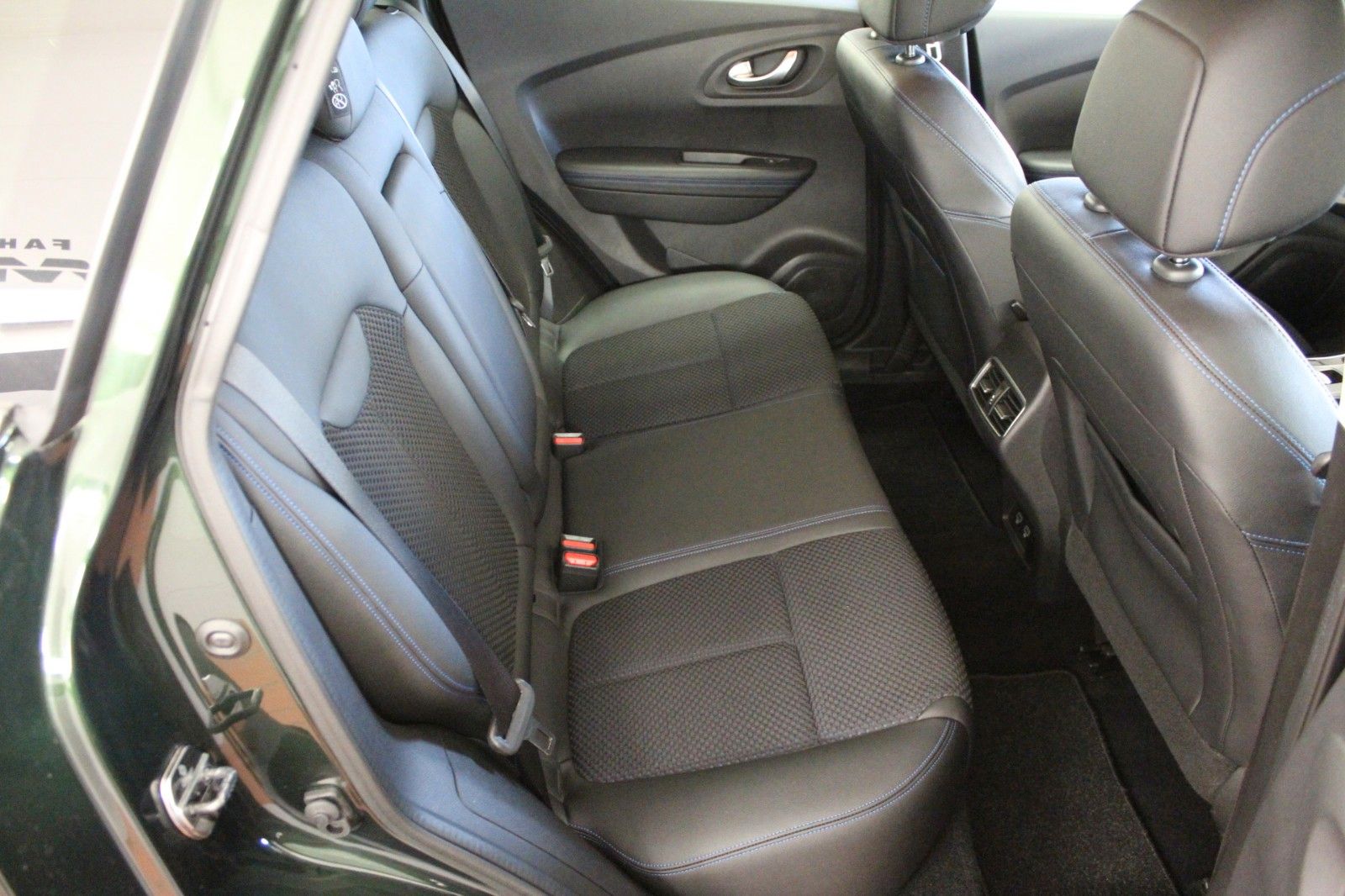 Fahrzeugabbildung Renault Kadjar TCe 140 EDC Limited  Automatik
