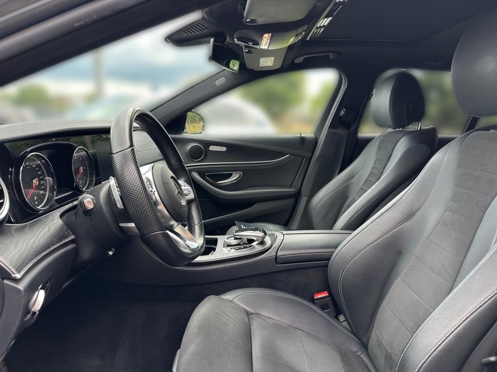 Fahrzeugabbildung Mercedes-Benz E300 dT AMG AHK Totwi. Ambie. LED SHZ Schiebe.