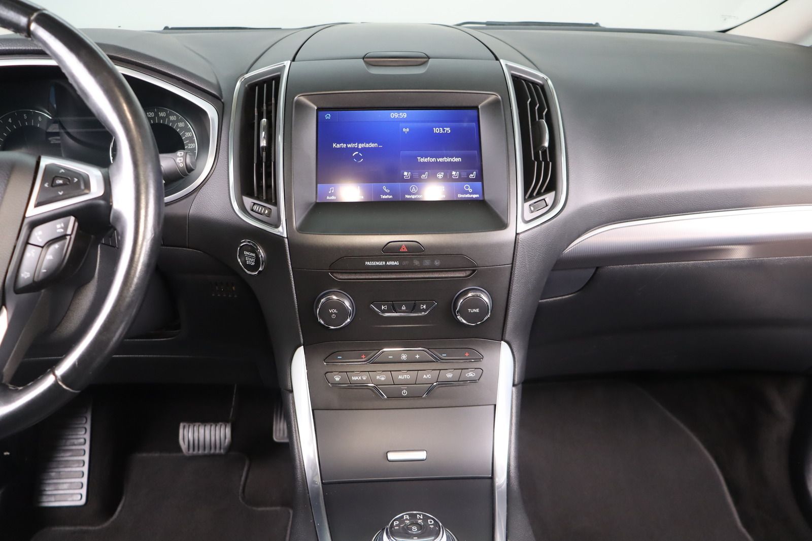 Fahrzeugabbildung Ford S-MAX * Massage * RFK * Pano Titanium