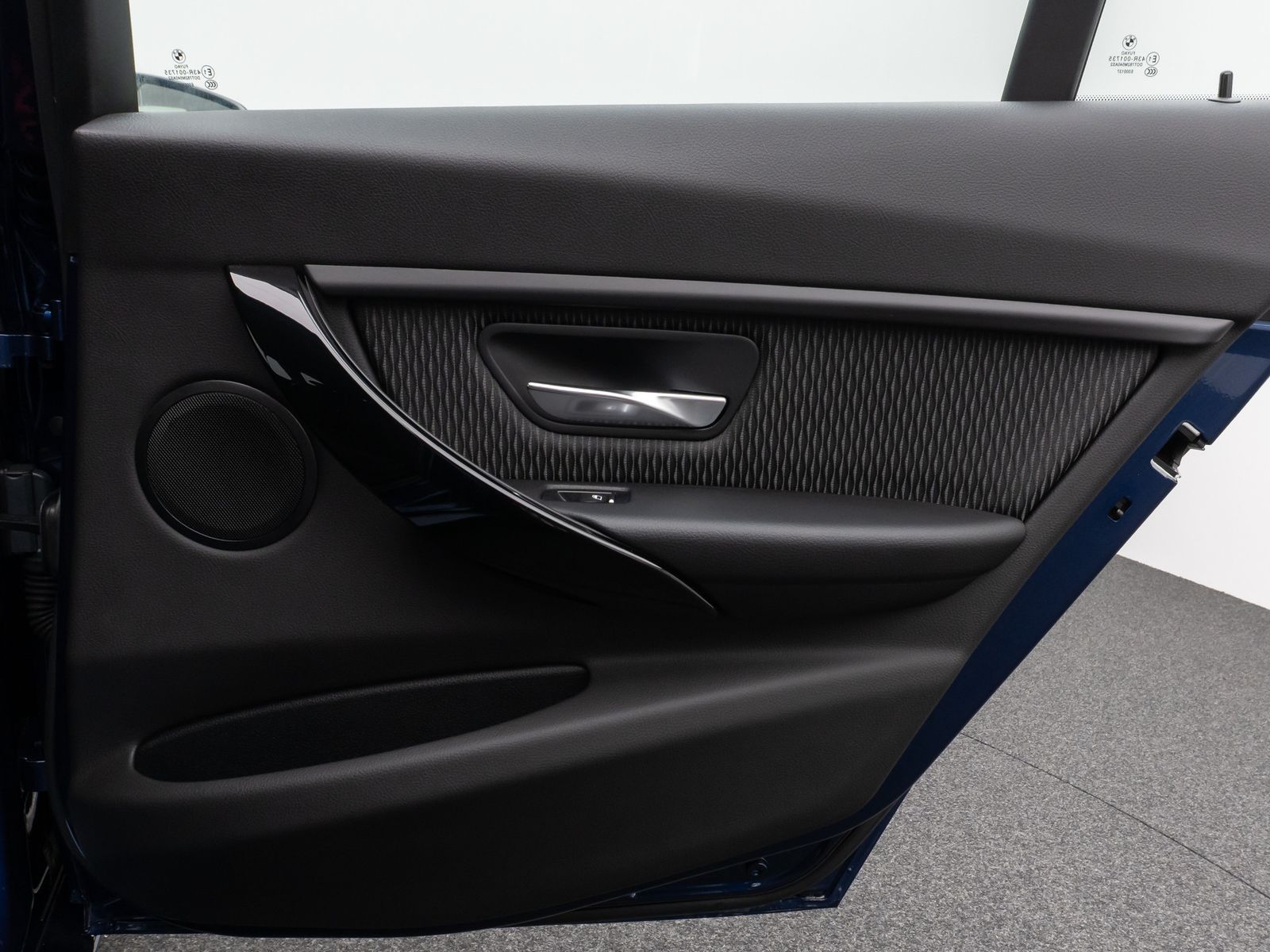 Fahrzeugabbildung BMW 320i Advantage HiFi Navi Lordos PDC LED Alarm