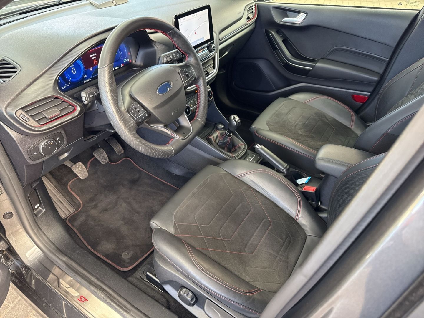 Fahrzeugabbildung Ford Fiesta ST-Line Vignale 1.0 Mild-Hybrid 114 KW B&